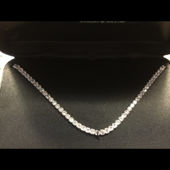 18” Sparkly CZ’s Silvertone Necklace NEW-Gift Box - Picture 2 of 5